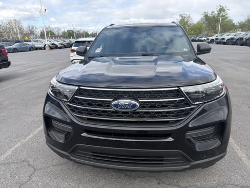 Used 2020 Ford Explorer XLT image 2
