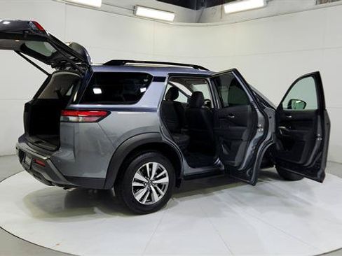 Certified 2026 Nissan Pathfinder SL FWD image 32