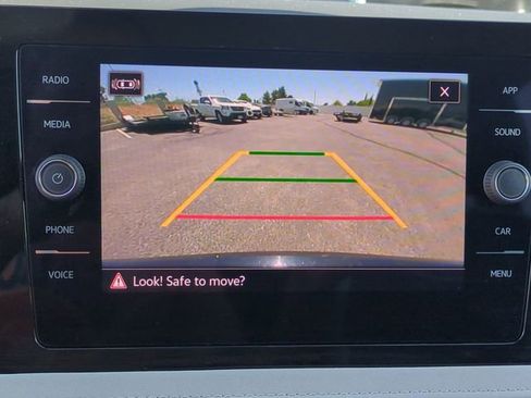 Used 2025 Volkswagen Taos SE FWD image 17