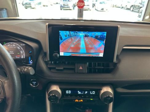 Used 2025 Toyota RAV4 XLE AWD/4WD image 22
