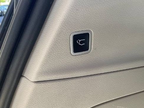 Used 2022 Chrysler Pacifica Touring-L FWD image 6