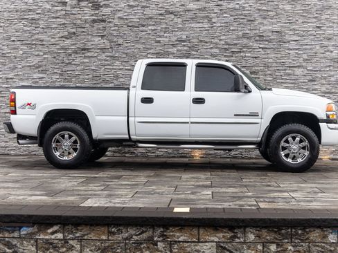 Used 2005 GMC Sierra 2500 SLT w/ Heavy-Duty Power Package image 16