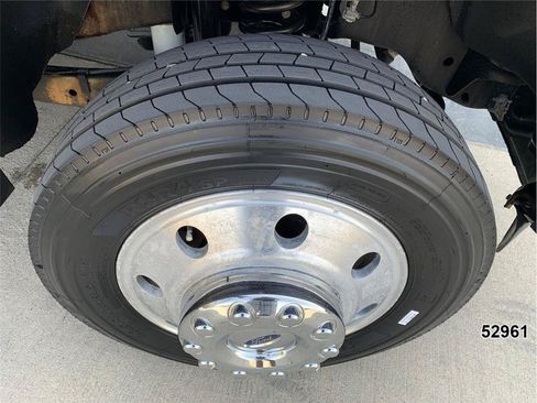 Used 2016 Ford F550 2WD Crew Cab Super Duty w/ XLT Interior Package image 14