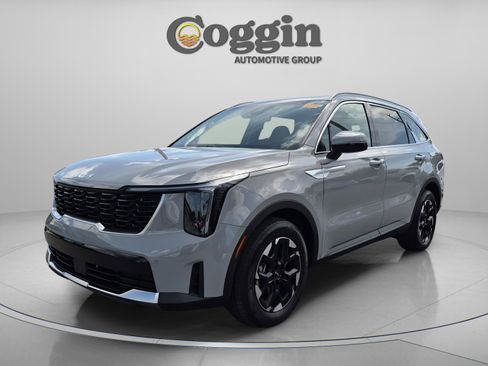 Used 2025 Kia Sorento S FWD image 2