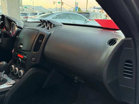 Used 2014 Nissan 370Z Coupe RWD image 25