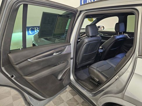 Used 2024 Cadillac XT6 Sport w/ Technology Package AWD/4WD image 18