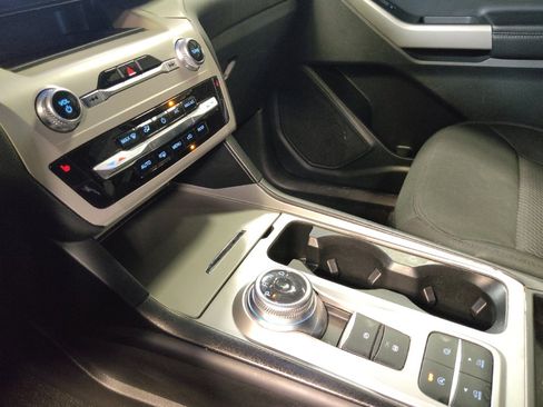 Used 2023 Ford Explorer XLT RWD image 26