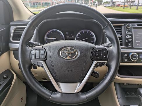 Used 2018 Toyota Highlander Limited Platinum image 21