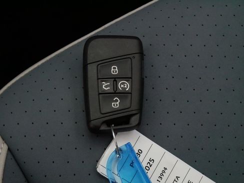 Used 2025 Volkswagen Jetta SE w/ Sunroof Package FWD image 32