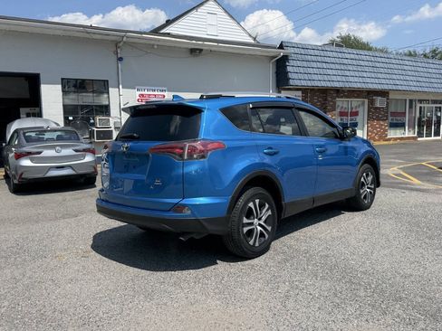 Used 2018 Toyota RAV4 LE AWD/4WD image 13