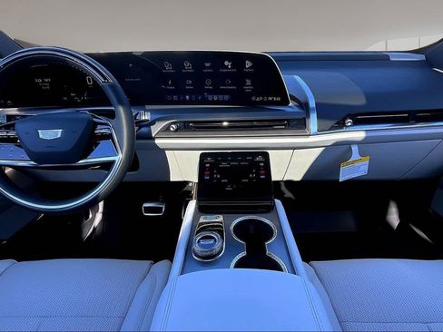 New 2026 Cadillac Vistiq Sport w/ LPO, Floor Liner Package AWD/4WD image 5