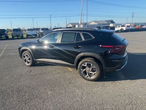 New 2025 Chevrolet Trax LT w/ Driver Confidence Package image 6