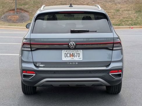 Used 2025 Volkswagen Taos SE FWD image 5