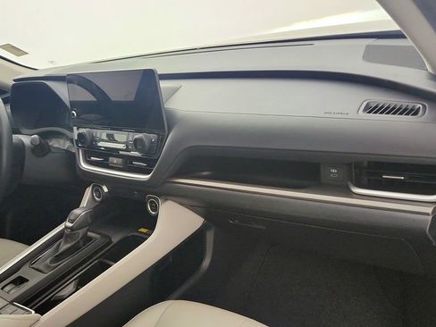 Used 2024 Toyota Grand Highlander XLE image 32