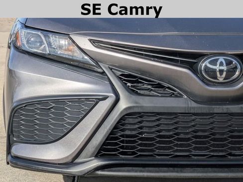 Used 2024 Toyota Camry SE image 3