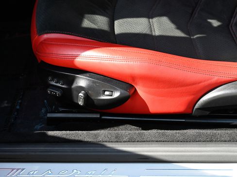 Used 2017 Maserati GranTurismo MC RWD image 18