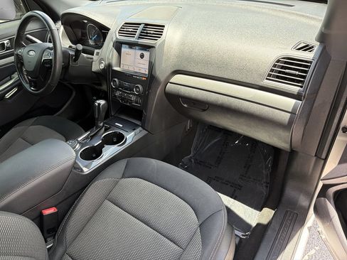 Used 2019 Ford Explorer XLT w/ Equipment Group 201A AWD/4WD image 12