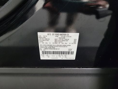 Used 2018 Ford Explorer XLT w/ Equipment Group 202A FWD image 33