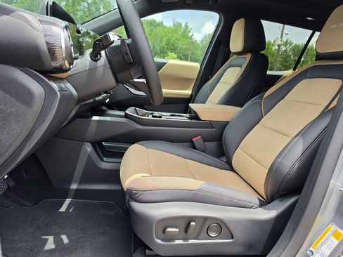 New 2026 Chevrolet Equinox ACTIV w/ Convenience Package III FWD image 15