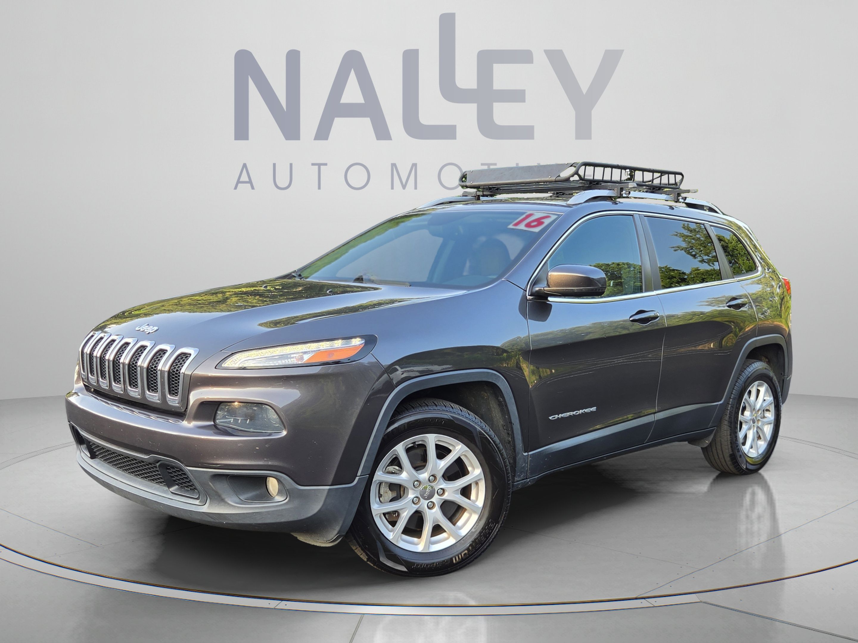 Used 2016 Jeep Cherokee Latitude w/ Comfort/Convenience Group AWD/4WD image 1
