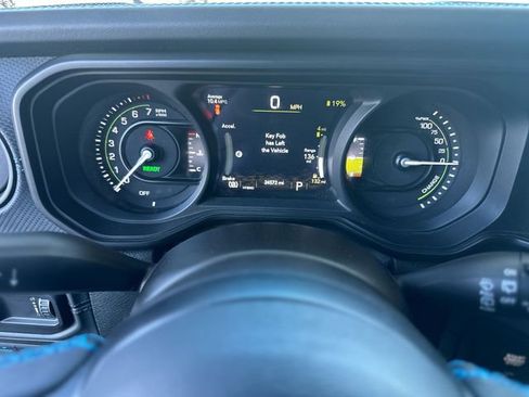 Used 2024 Jeep Wrangler Unlimited Rubicon 4xe AWD/4WD image 16