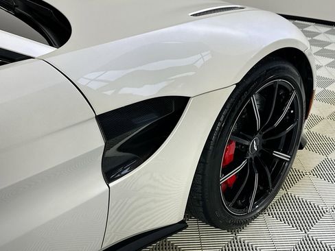 Used 2021 Aston Martin V8 Vantage Coupe image 9