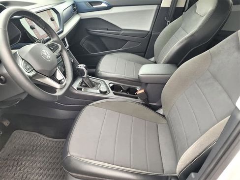Used 2022 Volkswagen Taos SE w/ Panoramic Sunroof Package image 14