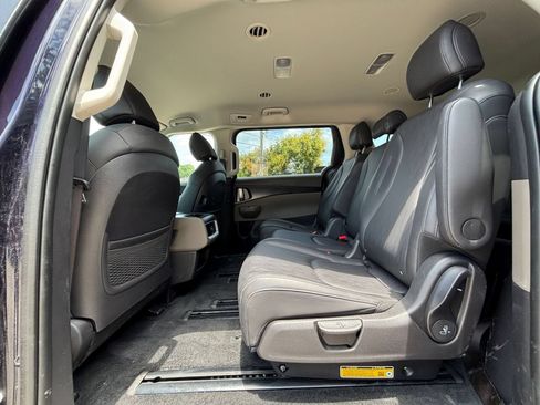 Used 2026 Kia Carnival FWD image 21