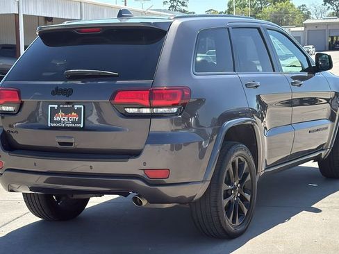 Used 2018 Jeep Grand Cherokee Altitude image 5