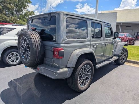 Used 2022 Jeep Wrangler Unlimited Sahara AWD/4WD image 3