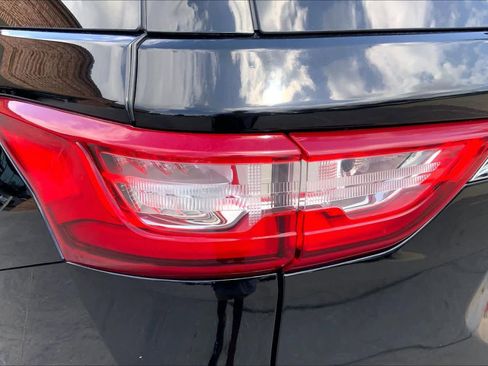 Used 2021 Chevrolet Traverse LT w/ LT Premium Package image 28