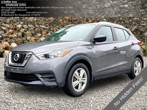 Used 2019 Nissan Kicks S FWD image 1