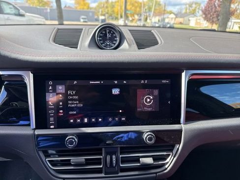 Used 2024 Porsche Macan image 16