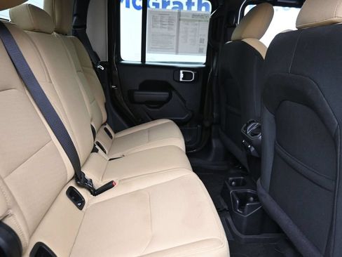 Used 2022 Jeep Gladiator Sport AWD/4WD image 10