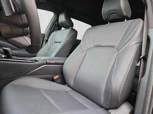 Used 2025 Toyota Crown Signia w/ Advanced Technology Package image 16