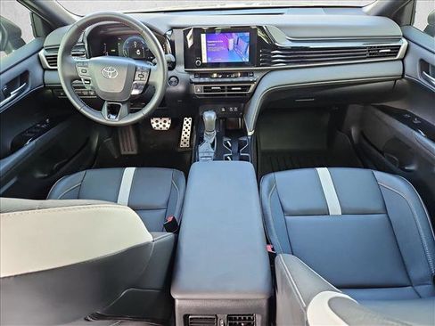 Used 2025 Toyota Camry SE w/ Convenience Package FWD image 18