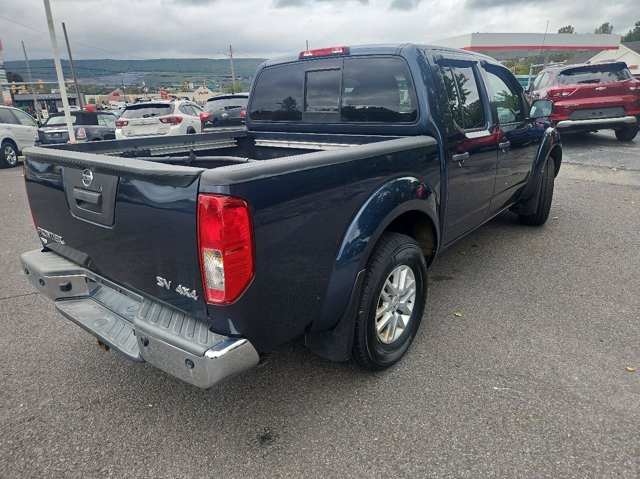 Used 2017 Nissan Frontier SV w/ SV Value Truck Package AWD/4WD image 3