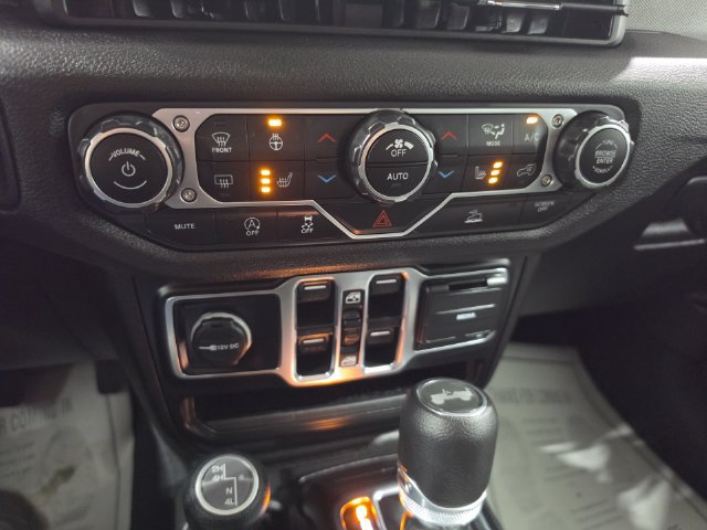 Used 2025 Jeep Wrangler Unlimited Sport AWD/4WD image 15