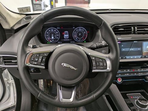 Used 2020 Jaguar F-PACE Prestige image 19