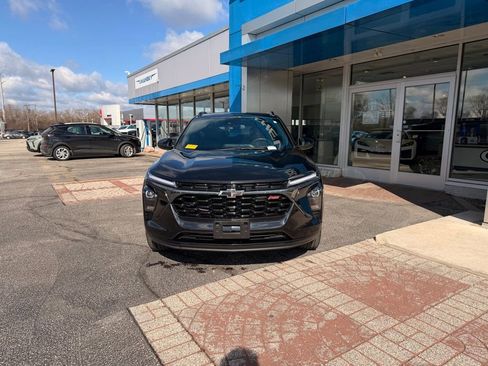 Used 2024 Chevrolet Trax RS w/ Sunroof Package image 2