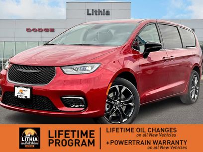 New 2026 Chrysler Pacifica Select