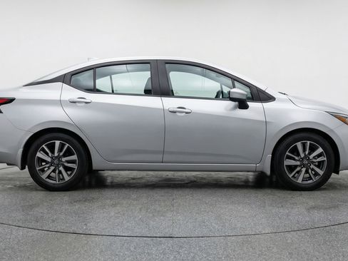 Used 2025 Nissan Versa SV FWD image 11