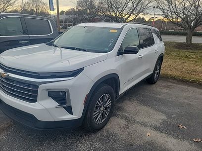 Used 2025 Chevrolet Traverse LT