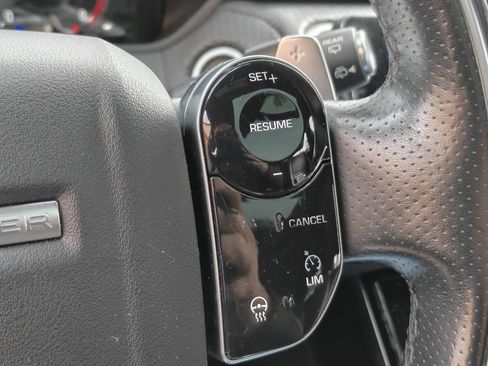Used 2018 Land Rover Range Rover Velar R-Dynamic SE AWD/4WD image 34