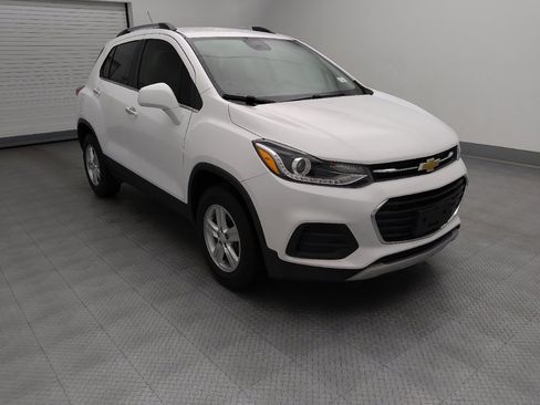 Used 2020 Chevrolet Trax LT w/ LT Convenience Package AWD/4WD image 13