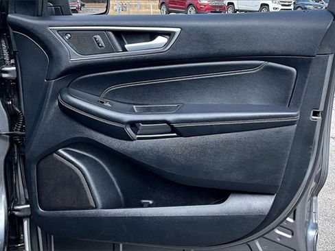 Used 2022 Ford Edge Titanium image 26