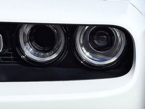 Used 2022 Dodge Challenger R/T w/ Plus Package image 9