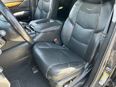 Used 2017 Cadillac Escalade ESV Luxury w/ LPO, Radiant Package AWD/4WD image 21