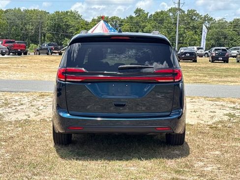 Used 2022 Chrysler Pacifica Touring-L w/ S Appearance Package FWD image 8