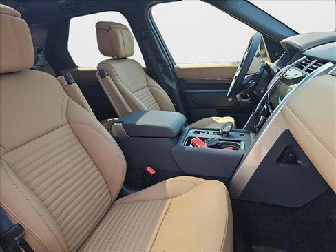 New 2024 Land Rover Discovery Metropolitan Edition image 5